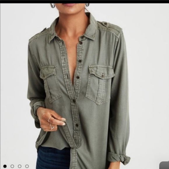 American Eagle Outfitters Tops - American Eagle top. Size large.